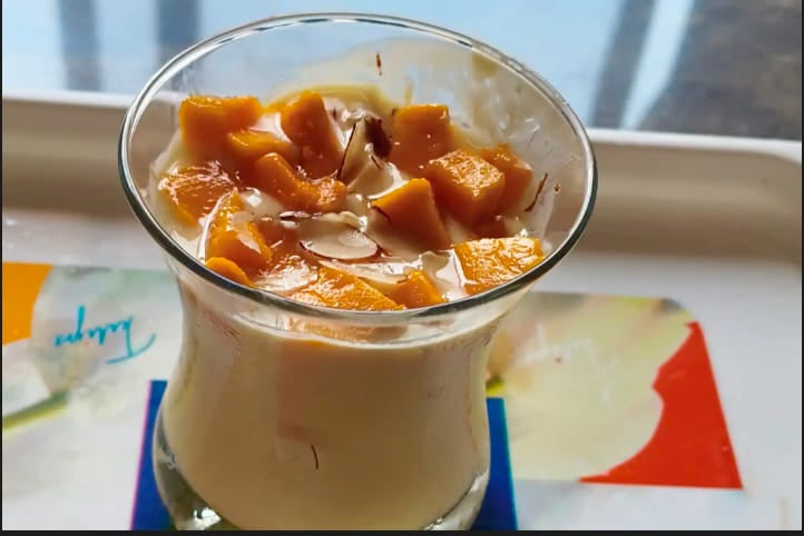 MANGO LASSI